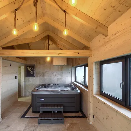 Pod Lanem شاليه *