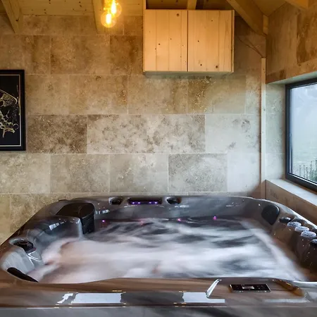 Pod Lanem شاليه تيلسز